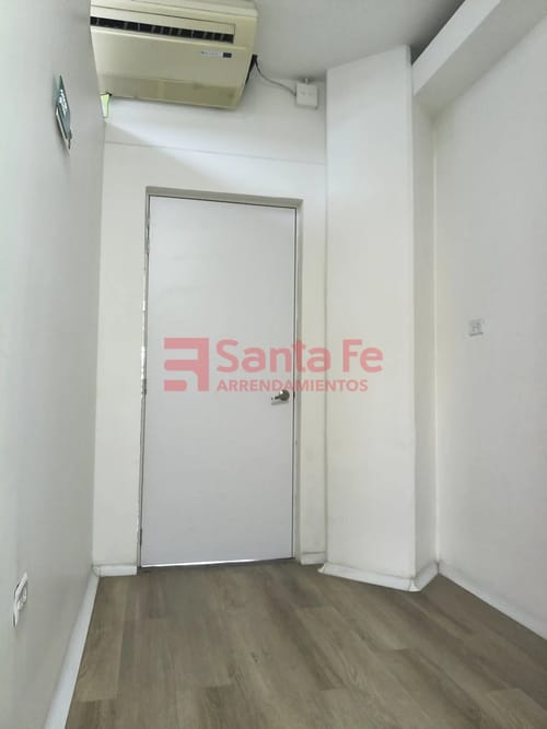 Bodega en arriendo en Terminal De Transporte, Medellín, 26 m² · foto 3 de 10