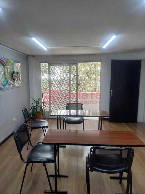 Oficina en arriendo en Boston, Medellín, 100 m² · foto 2 de 10