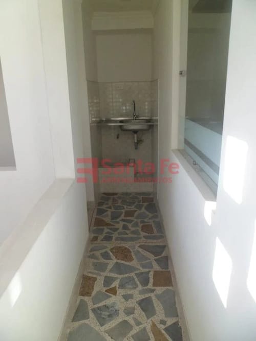 Oficina en arriendo en La Castellana, Medellín, 16 m² · foto 8 de 10