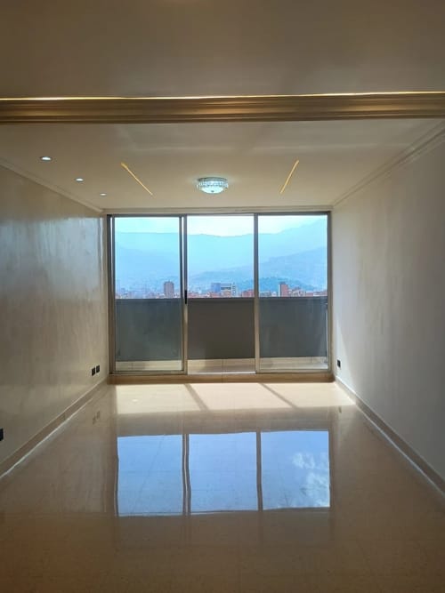Apartamento de 4 alcobas en arriendo en La Castellana, Medellín, 110 m² · foto 4 de 10