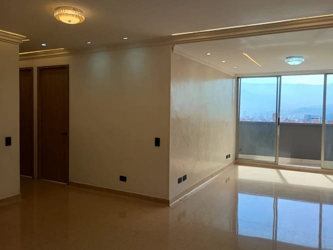 Apartamento de 4 alcobas en arriendo en La Castellana, Medellín, 110 m² · foto 5 de 10