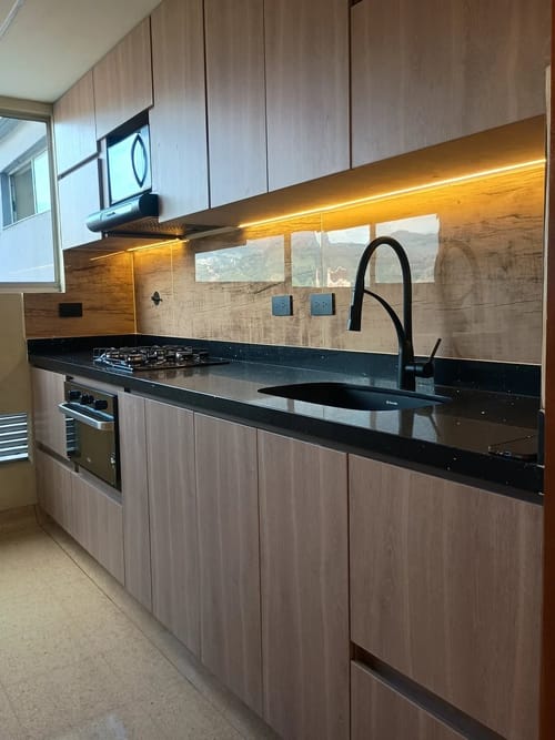 Apartamento de 4 alcobas en arriendo en La Castellana, Medellín, 110 m² · foto 8 de 10