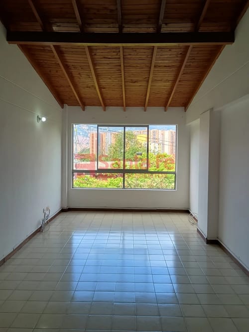 Apartamento de 2 alcobas en arriendo en Urbanizacion Villa Del Escorial, Medellín, 80 m² · foto 2 de 10