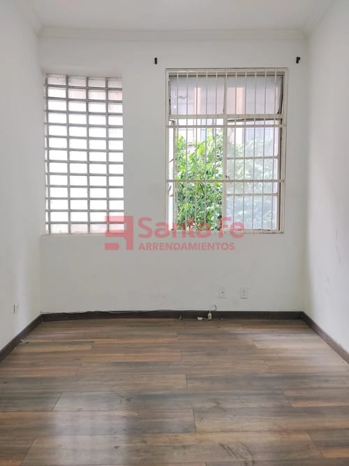 Oficina en arriendo en La Candelaria, Medellín, 12 m² · foto 2 de 4