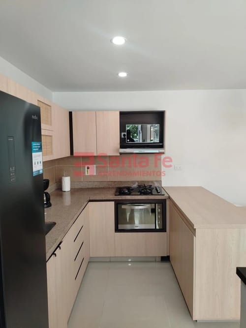 Apartamento de 3 alcobas en arriendo en Loma Del Esmeraldal, Envigado, 180 m² · foto 6 de 10