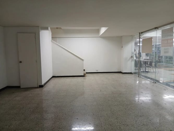 Local en arriendo en La Candelaria, Medellín, 100 m² · foto 6 de 8