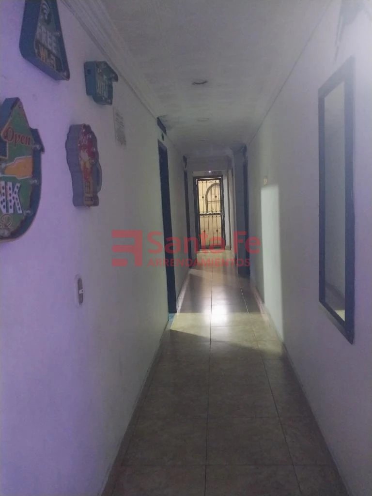 Casa en arriendo en La Candelaria, Medellín · foto 2 de 10