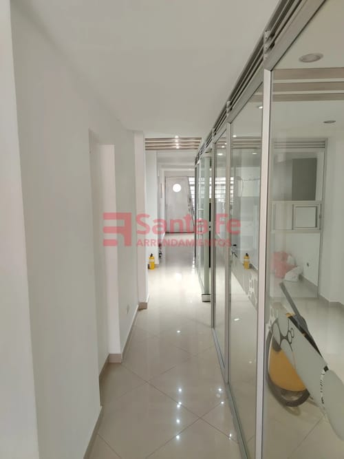 Local en arriendo en Conquistadores, Medellín, 120 m² · foto 2 de 10