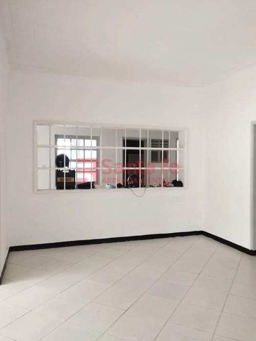 Casa de 4 alcobas en arriendo en Villa Nueva, Medellín, 350 m² · foto 4 de 10