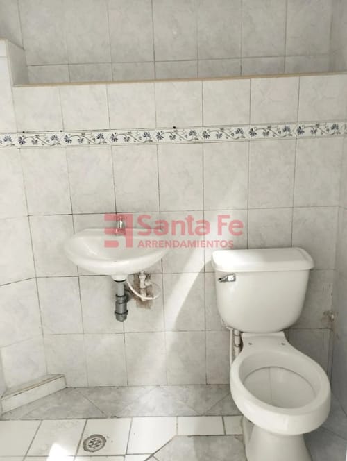 Casa de 4 alcobas en arriendo en Villa Nueva, Medellín, 350 m² · foto 10 de 10