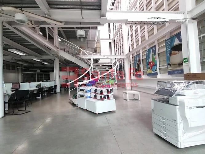 Local en arriendo en Calasanz, Medellín, 560 m² · foto 2 de 10