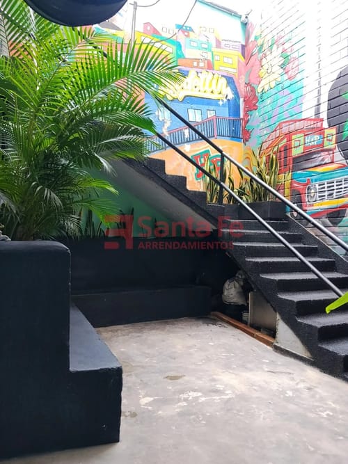 Casa de 6 alcobas en arriendo en Boston, Medellín, 400 m² · foto 4 de 10