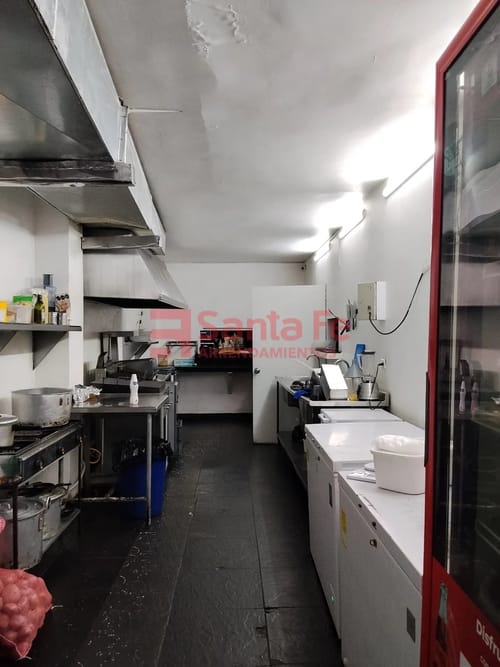 Casa de 6 alcobas en arriendo en Boston, Medellín, 400 m² · foto 7 de 10