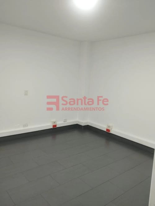 Oficina en arriendo en Conquistadores, Medellín, 65 m² · foto 2 de 10
