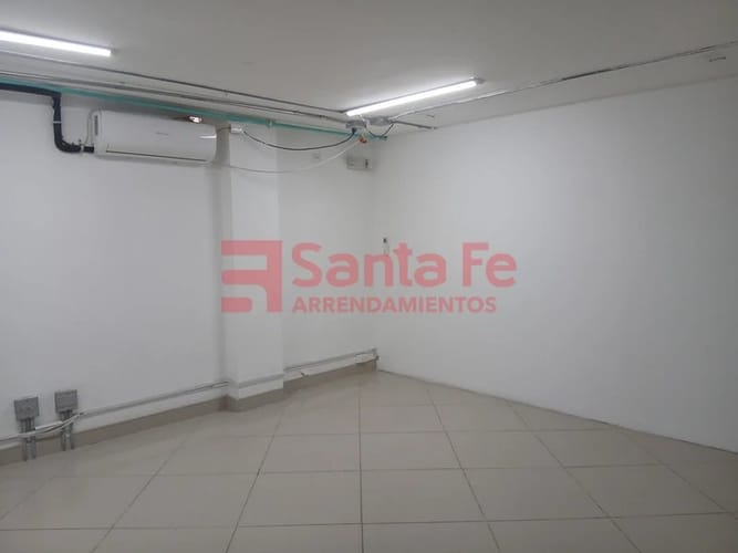 Oficina en arriendo en Suramericana, Medellín, 250 m² · foto 3 de 10