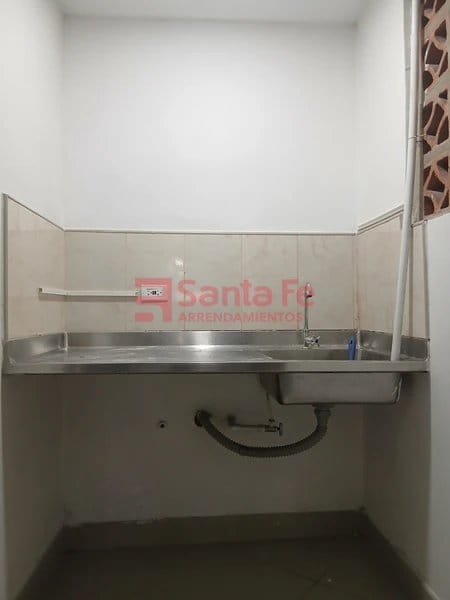 Oficina en arriendo en Suramericana, Medellín, 250 m² · foto 6 de 10