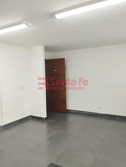 Oficina en arriendo en Conquistadores, Medellín, 34 m² · foto 2 de 9