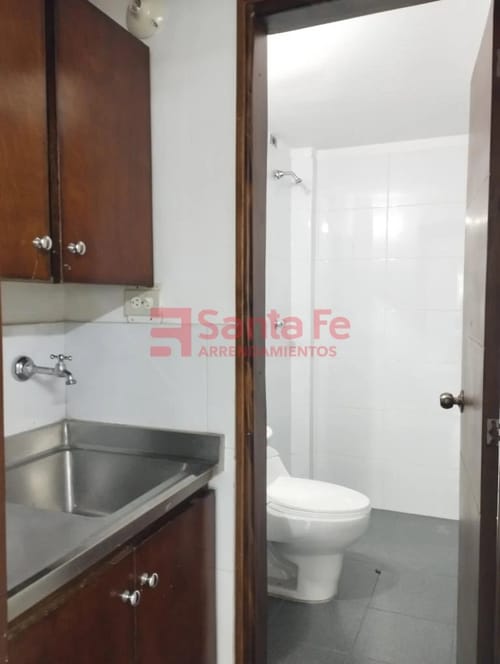 Oficina en arriendo en Conquistadores, Medellín, 34 m² · foto 4 de 9