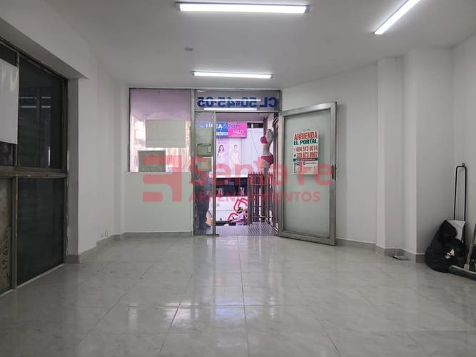 Local en arriendo en La Candelaria, Medellín, 27 m² · foto 3 de 5