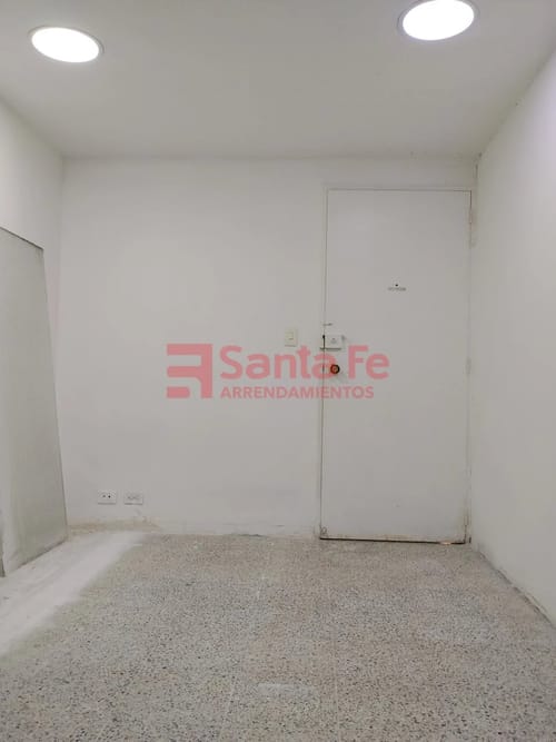 Oficina en arriendo en Villanueva, Medellín, 32 m² · foto 3 de 8