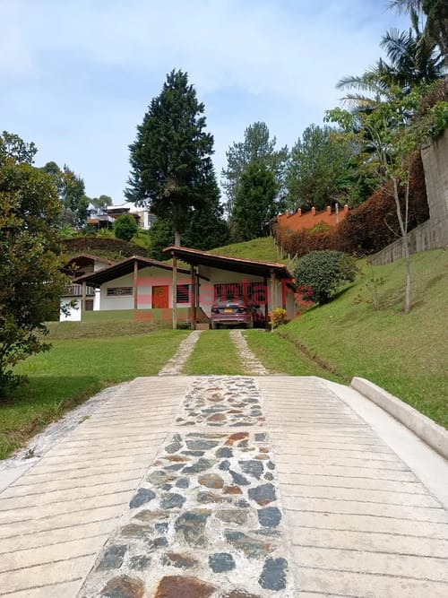 Casa de 2 alcobas en arriendo en La Clara, Guarne, 176 m² · foto 2 de 10