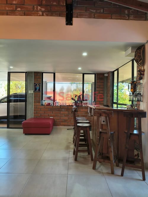 Casa de 5 alcobas en arriendo en La Porquera, Guarne, 307 m² · foto 3 de 10
