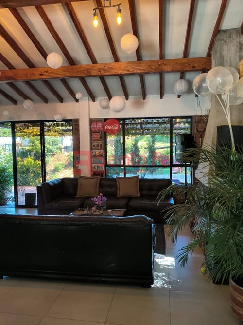 Casa de 5 alcobas en arriendo en La Porquera, Guarne, 307 m² · foto 4 de 10