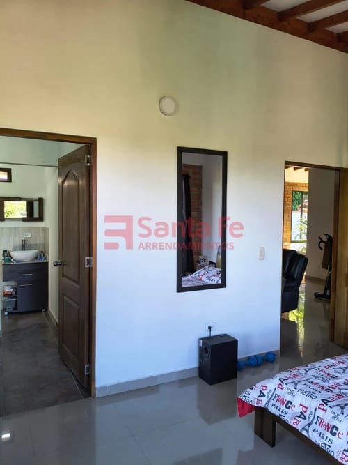 Casa de 5 alcobas en arriendo en La Porquera, Guarne, 307 m² · foto 10 de 10