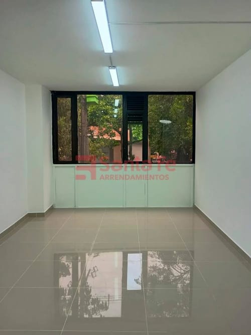 Oficina en arriendo en Naranjal, Medellín, 90 m² · foto 2 de 10