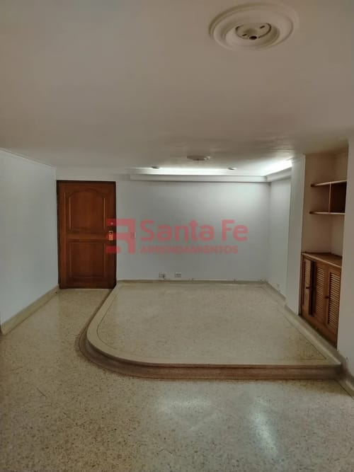 Apartamento de 4 alcobas en arriendo en Laureles, Medellín, 110 m² · foto 4 de 10