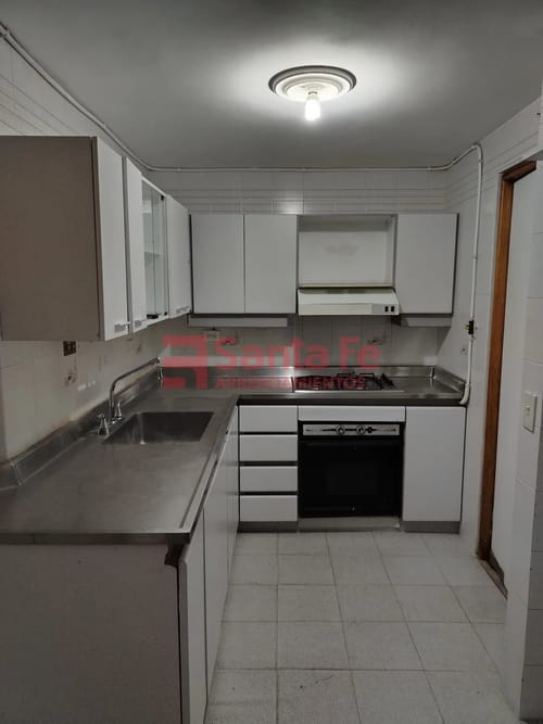 Apartamento de 4 alcobas en arriendo en Laureles, Medellín, 110 m² · foto 5 de 10