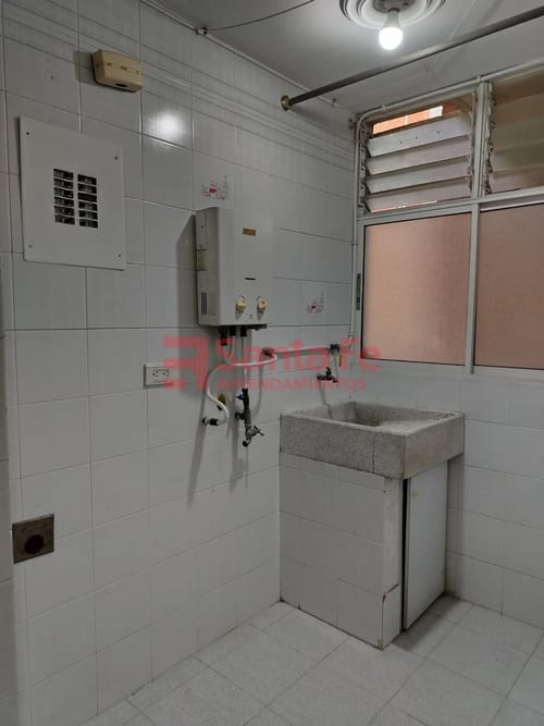 Apartamento de 4 alcobas en arriendo en Laureles, Medellín, 110 m² · foto 6 de 10