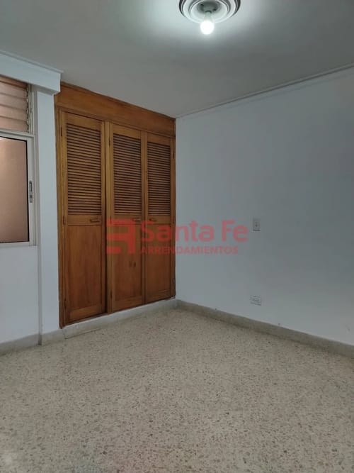 Apartamento de 4 alcobas en arriendo en Laureles, Medellín, 110 m² · foto 8 de 10