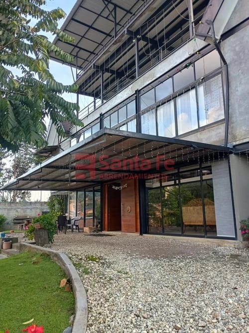 Casa de 7 alcobas en arriendo en El Salado, Guarne, 850 m² · foto 3 de 10