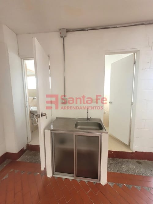 Bodega en arriendo en Guayabal, Medellín, 160 m² · foto 6 de 8