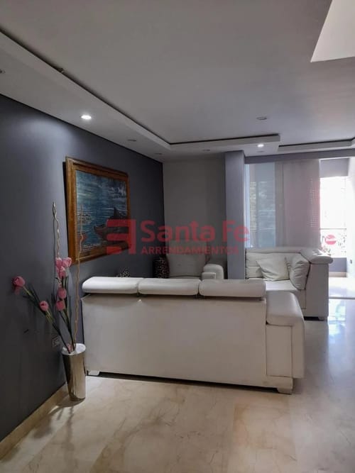 Apartamento de 4 alcobas en arriendo en Los Colores, Medellín, 180 m² · foto 3 de 10