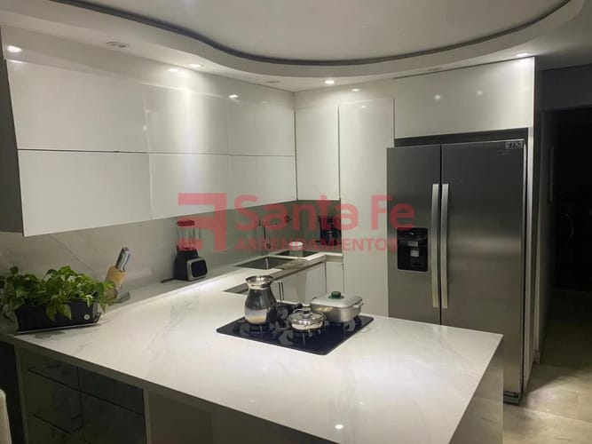 Apartamento de 4 alcobas en arriendo en Los Colores, Medellín, 180 m² · foto 4 de 10