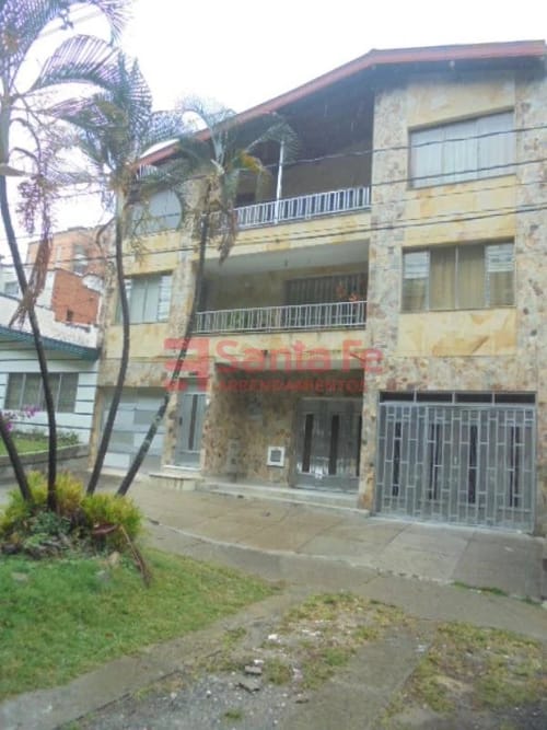 Casa de 4 alcobas en arriendo en Belén, Medellín, 280 m² · foto 3 de 3