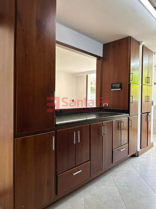Apartamento de 4 alcobas en arriendo en Urbanizacion Villa Jardin I Etapa, Medellín, 180 m² · foto 9 de 10