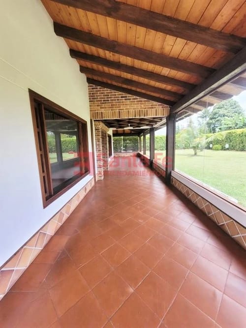 Casa de 6 alcobas en arriendo en Vilachuaga, Medellín, 600 m² · foto 3 de 10