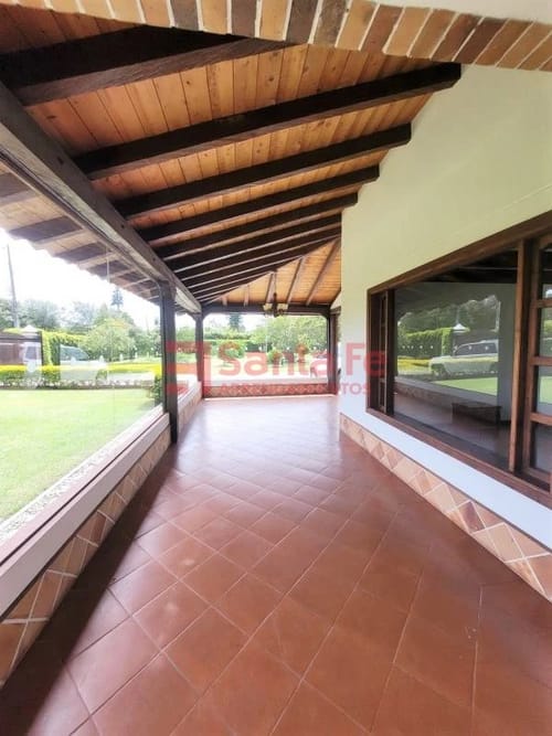 Casa de 6 alcobas en arriendo en Vilachuaga, Medellín, 600 m² · foto 4 de 10