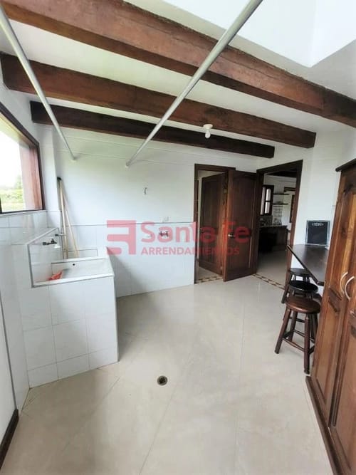 Casa de 6 alcobas en arriendo en Vilachuaga, Medellín, 600 m² · foto 9 de 10