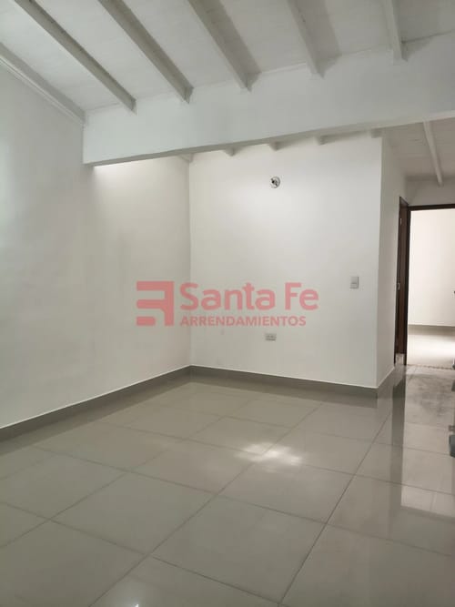 Casa de 5 alcobas en arriendo en Belén Rincón, Medellín, 230 m² · foto 4 de 10