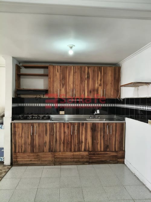 Casa de 5 alcobas en arriendo en Belén Rincón, Medellín, 230 m² · foto 6 de 10