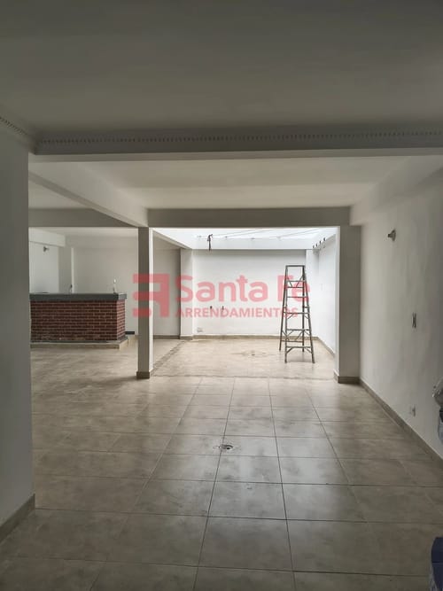 Casa de 5 alcobas en arriendo en Belén Rincón, Medellín, 230 m² · foto 8 de 10