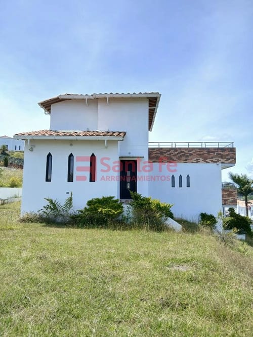 Casa de 3 alcobas en arriendo en Chagualo, Marinilla, 300 m² · foto 2 de 10