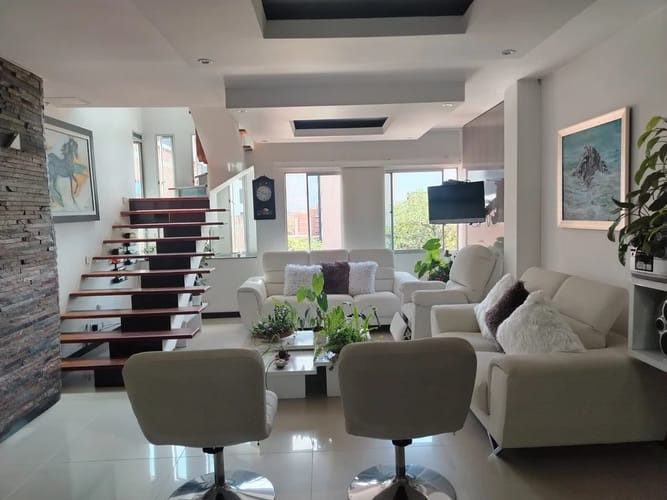 Apartamento de 4 alcobas en arriendo en Laureles, Medellín, 210 m² · foto 4 de 10