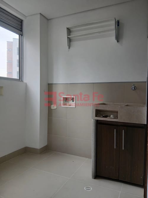 Apartamento de 4 alcobas en arriendo en Santa Maria De Los Angeles, Medellín, 147 m² · foto 4 de 10
