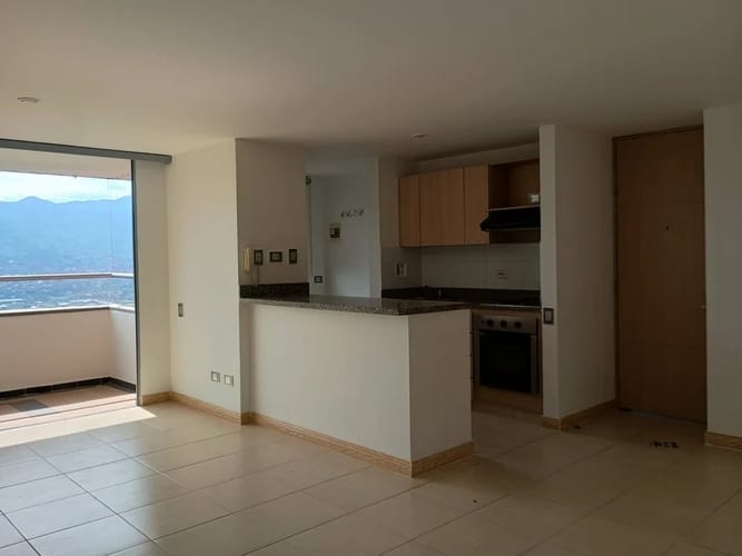 Apartamento de 3 alcobas en arriendo en Loma Del Indio, Medellín, 90 m² · foto 3 de 10