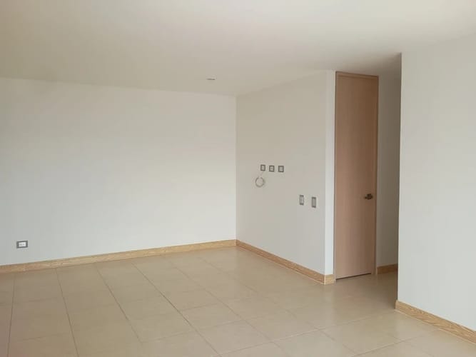 Apartamento de 3 alcobas en arriendo en Loma Del Indio, Medellín, 90 m² · foto 4 de 10